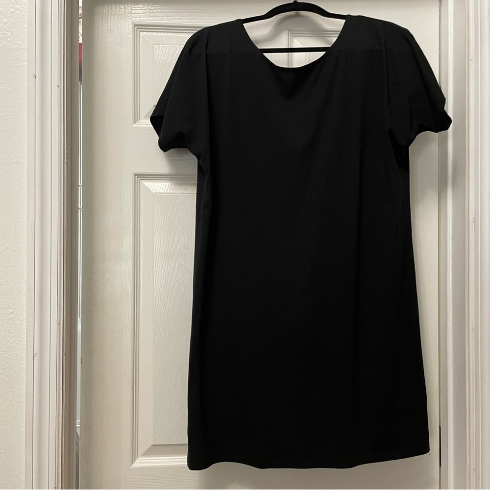 New black shortsleeve dress size L